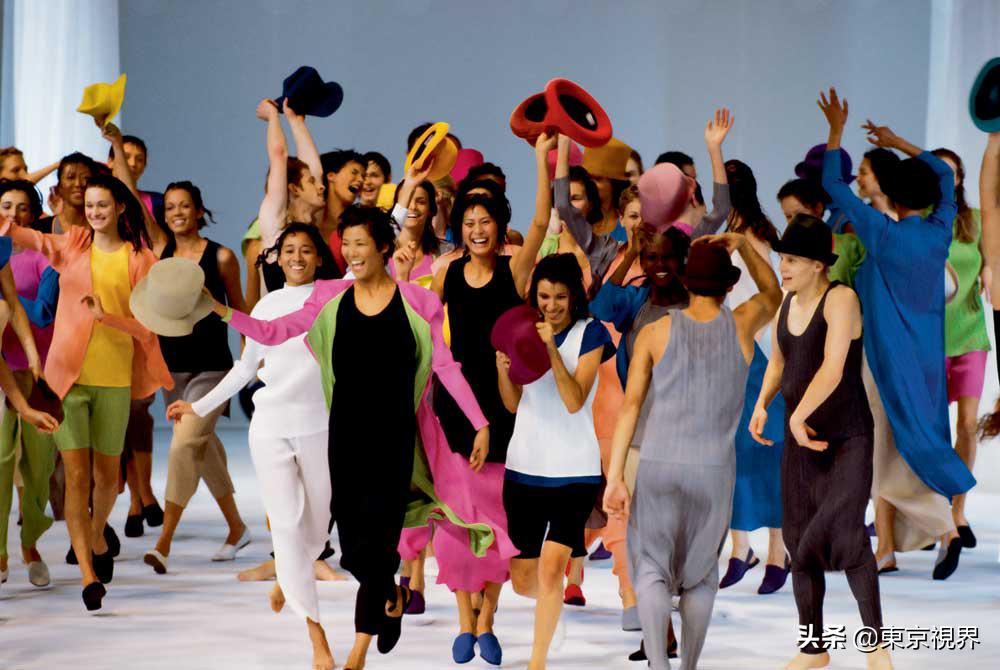 日本服装设计大神三宅一生的美学冒险：时尚就是在变魔术