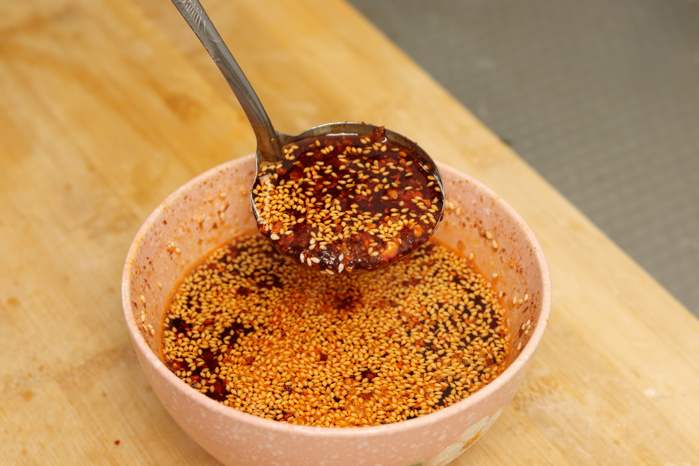 老干妈香辣脆油辣椒做法,饭店辣椒油正确做法