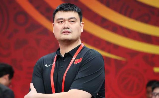 名记怒了:姚明仅仅是一个成功的运动员,篮协主席的角色应该批评