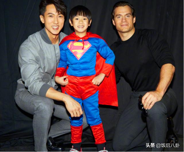 吴尊儿子超人,吴尊晒一双儿女近照画面温馨有爱