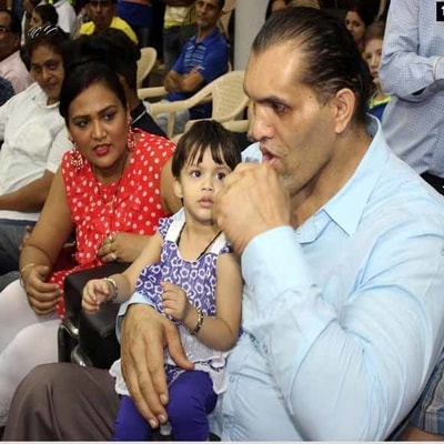 wwe巨人卡里最萌身高差,印度巨人卡里