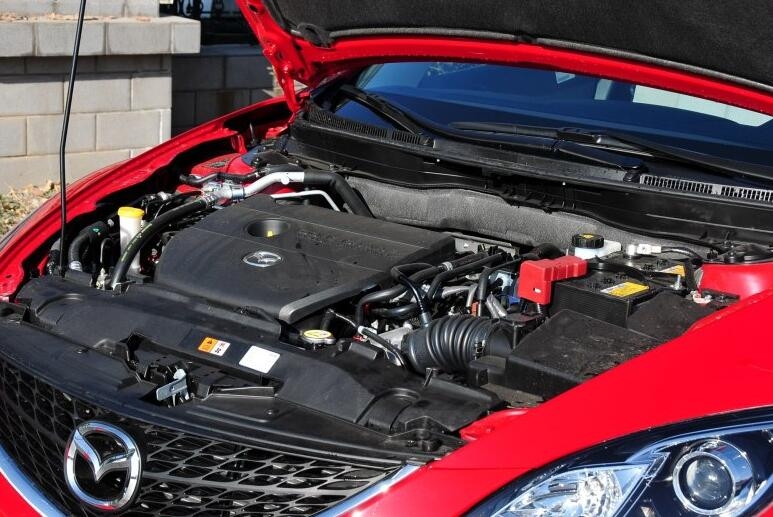 7万预算是选15年销量王的大众朗逸11年操控更好的马自达睿翼