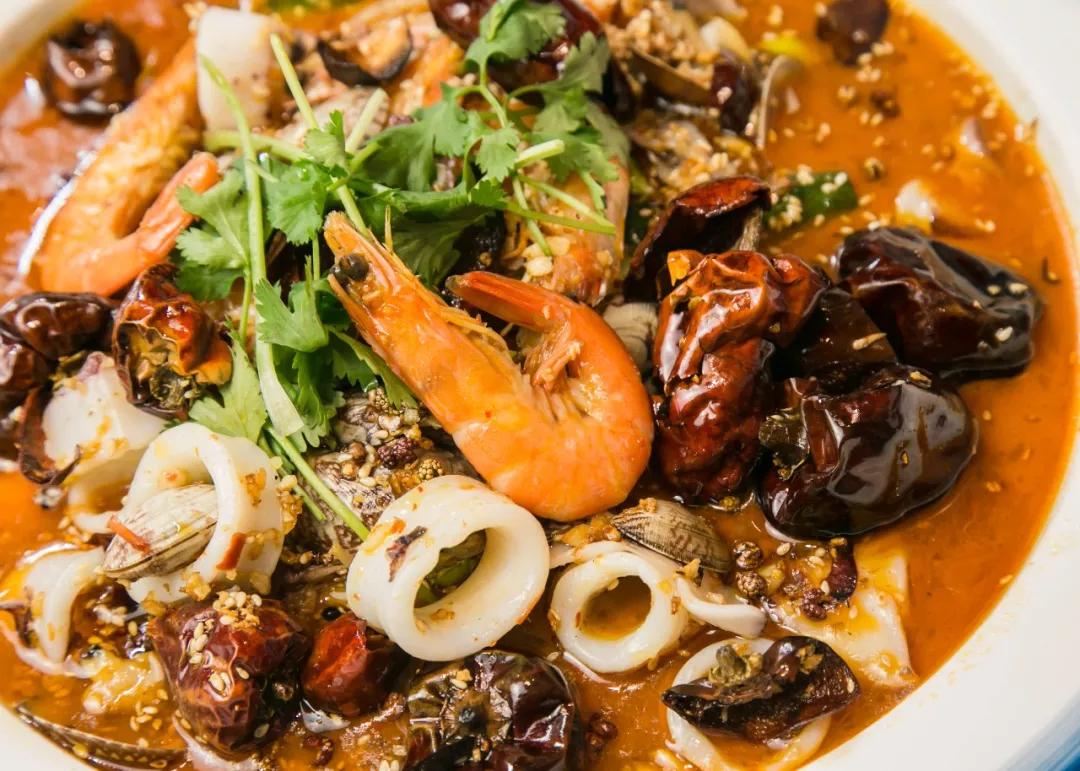 在“卡通乐园”吃“瘦瘦鱼”，一份大过脸盆，居然不到50元