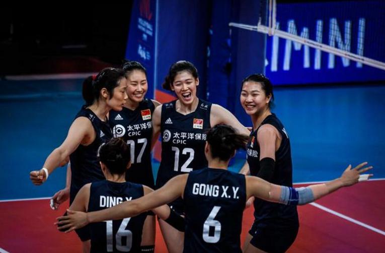 女排小将朱婷成长过程,女排小将20岁