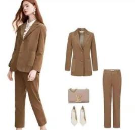 米驼色配什么颜色的内搭,驼色配什么颜色裤子