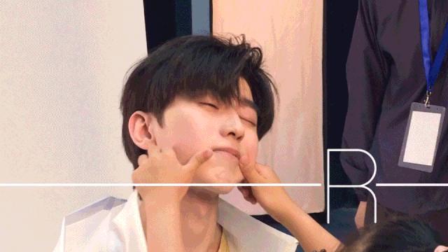 蔡徐坤整牙前图片,蔡徐坤整牙前后照片