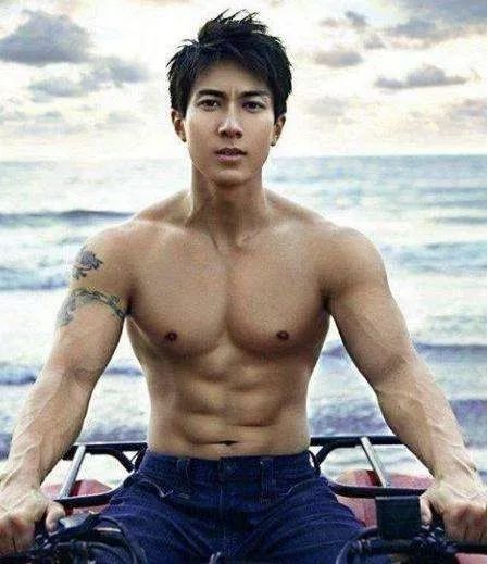 亲爱的热爱的韩商言腹肌,韩商言露出全部腹肌