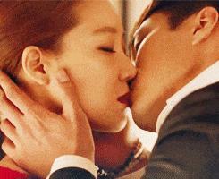 见过黑暗的地方却依然向往阳光,见过阴暗面的人