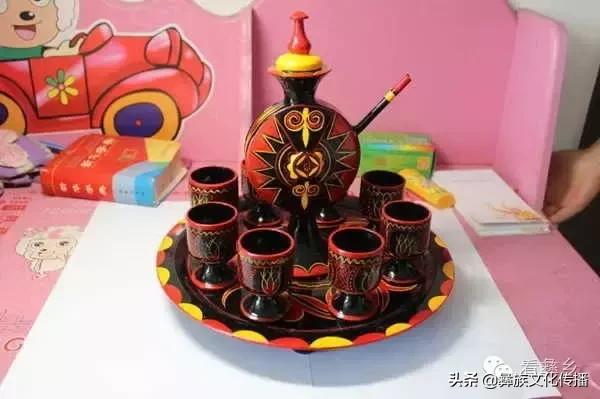 彝族银饰全套多少钱,彝族的银饰