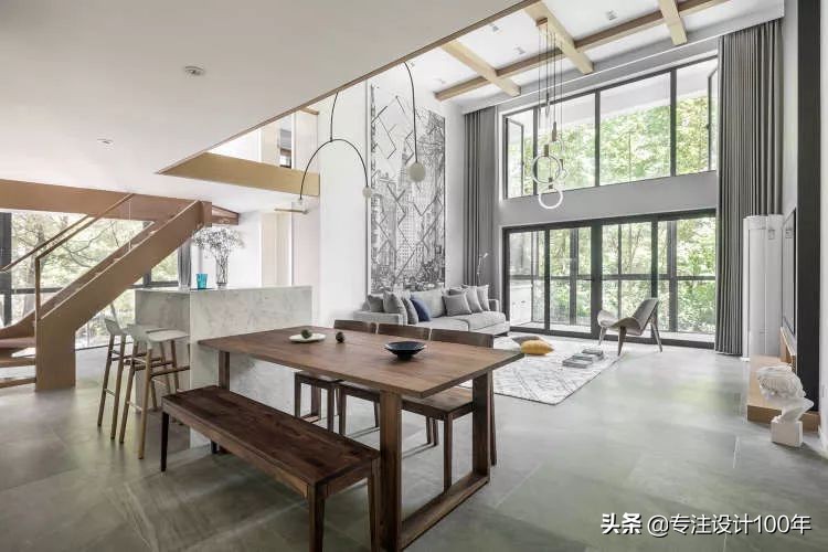 大面积落地窗，绿色肆意增长的家