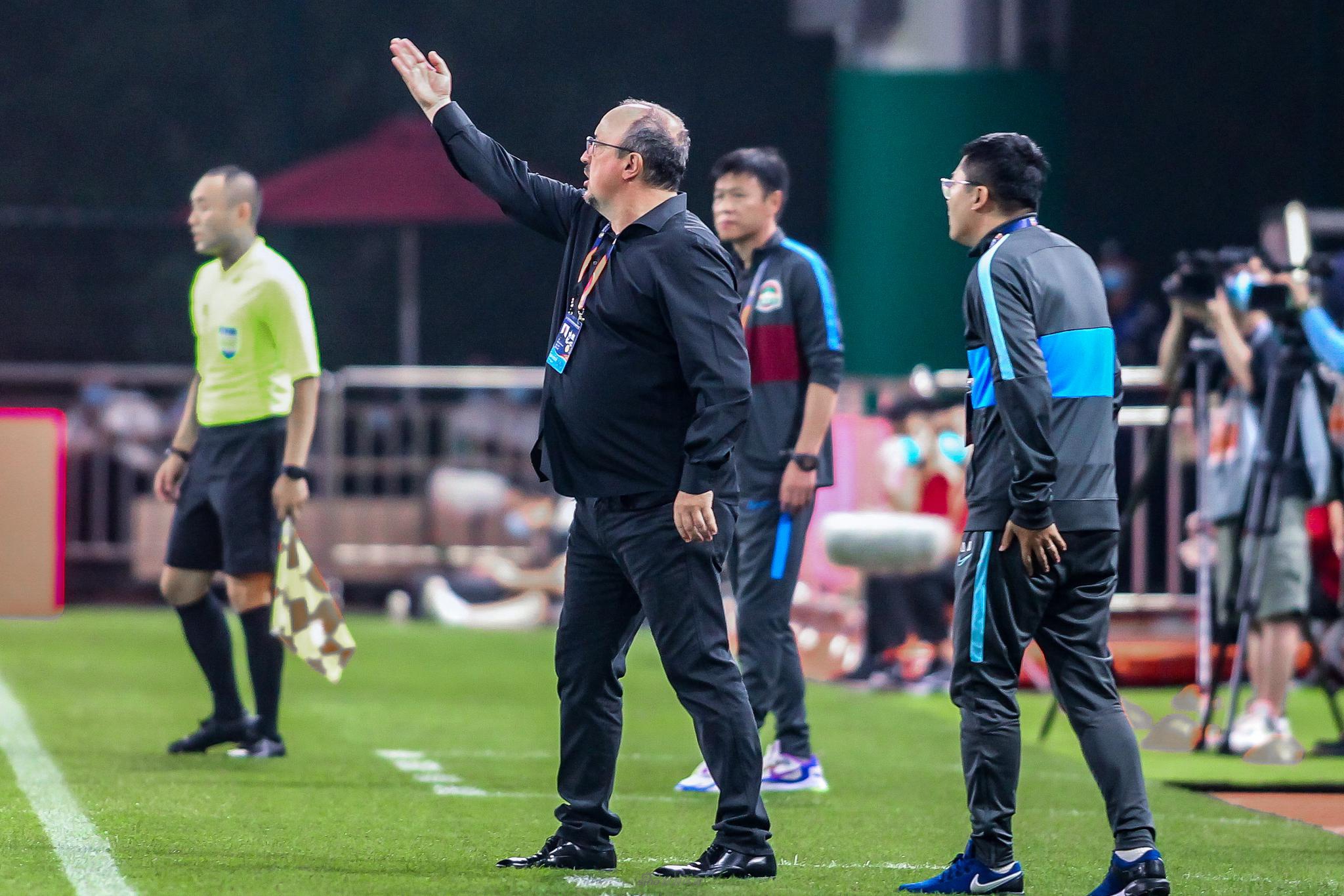 领先，但赢不下比赛！贝尼特斯的青春风暴为何刮不起来？