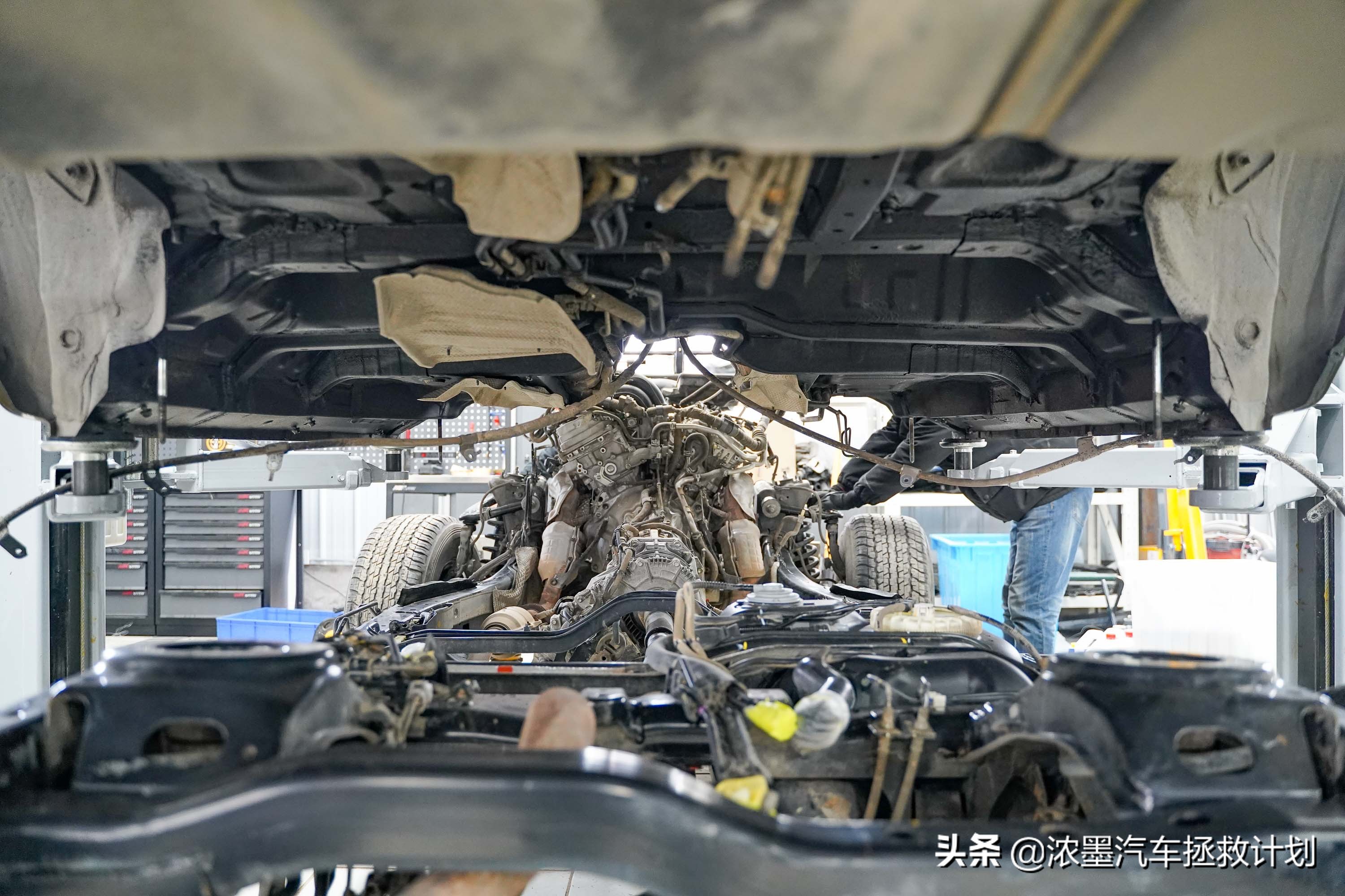 丰田霸道酷路泽带你翻山越岭,丰田兰德酷路泽低速4驱越野模式