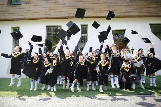 毕业最创意的毕业照多人,毕业照用什么造型好看