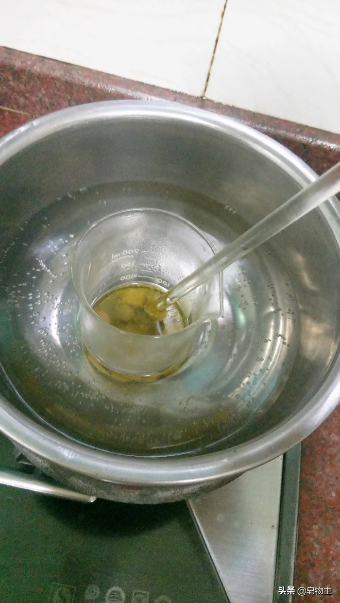 自制薄荷润唇膏简单教程,技能改变生活视频讲解