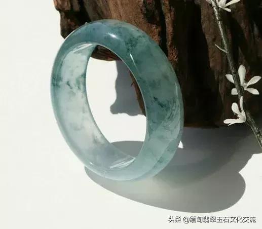 怎么辨别翡翠手镯好坏图解,翡翠手镯好坏最简单方法