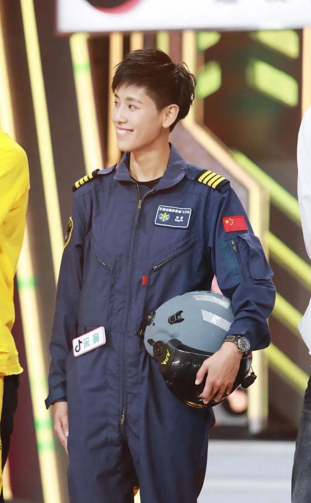 温柔版江直树、特警版刘昊然…妈呀，他们救完人还偷心