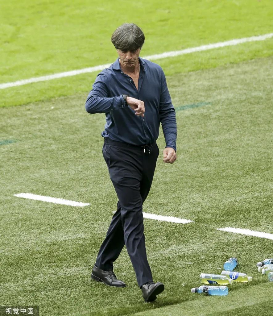 足球变成了22个人散步，最后英格兰闷死德国的运动