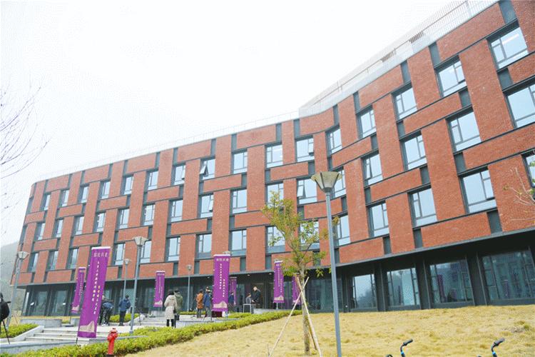 1万平米汇聚高水平新闻人才!这座大楼在今天正式移交启用