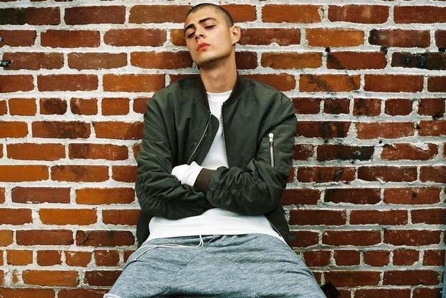 美国潮牌T恤,潮牌正品fearofgodessentials