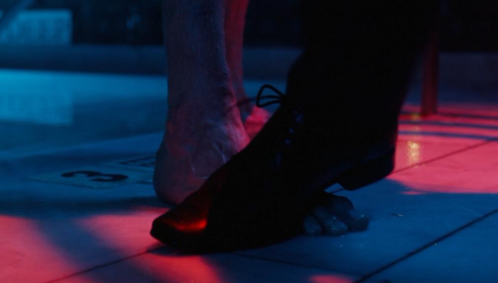 约翰威克的持枪姿势,约翰威克在电影里用的是什么枪