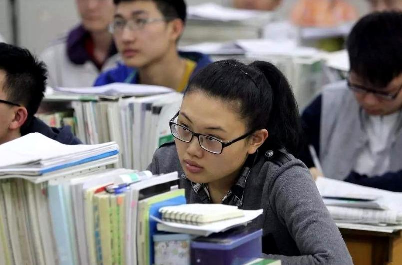 给班里矮的女生起外号奇葩称呼,给班里男生取一个可爱外号