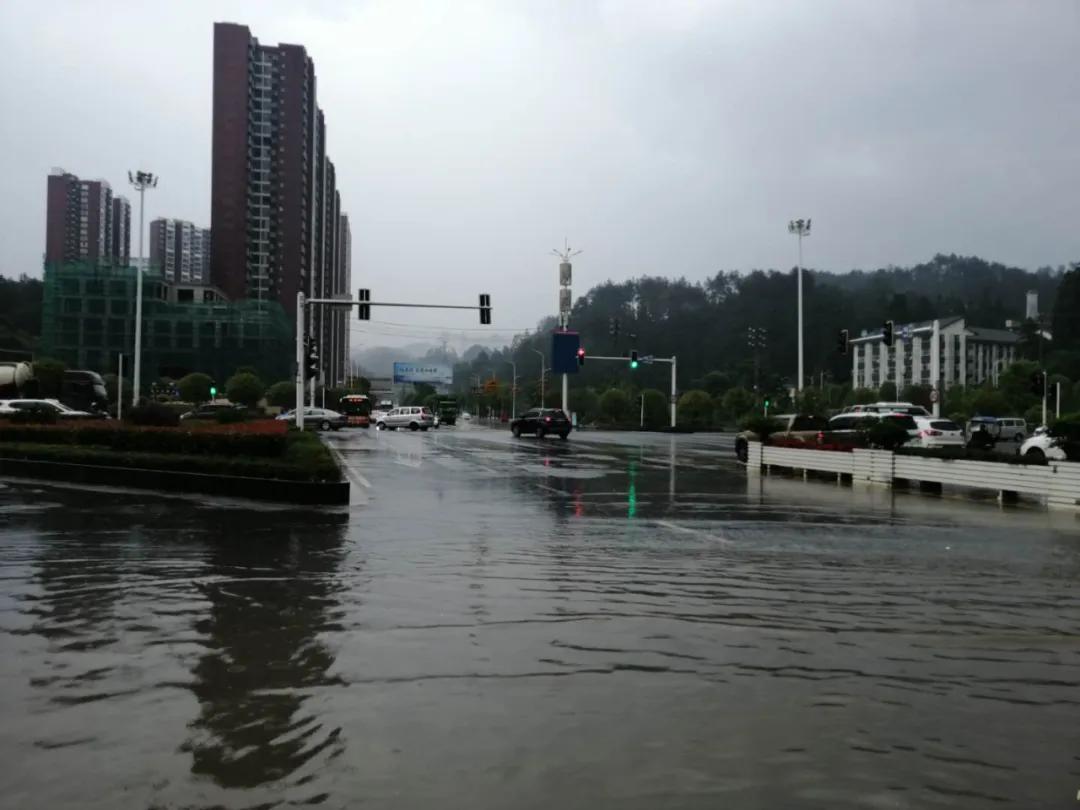 地方最新暴雨预警,黔南大到暴雨预警