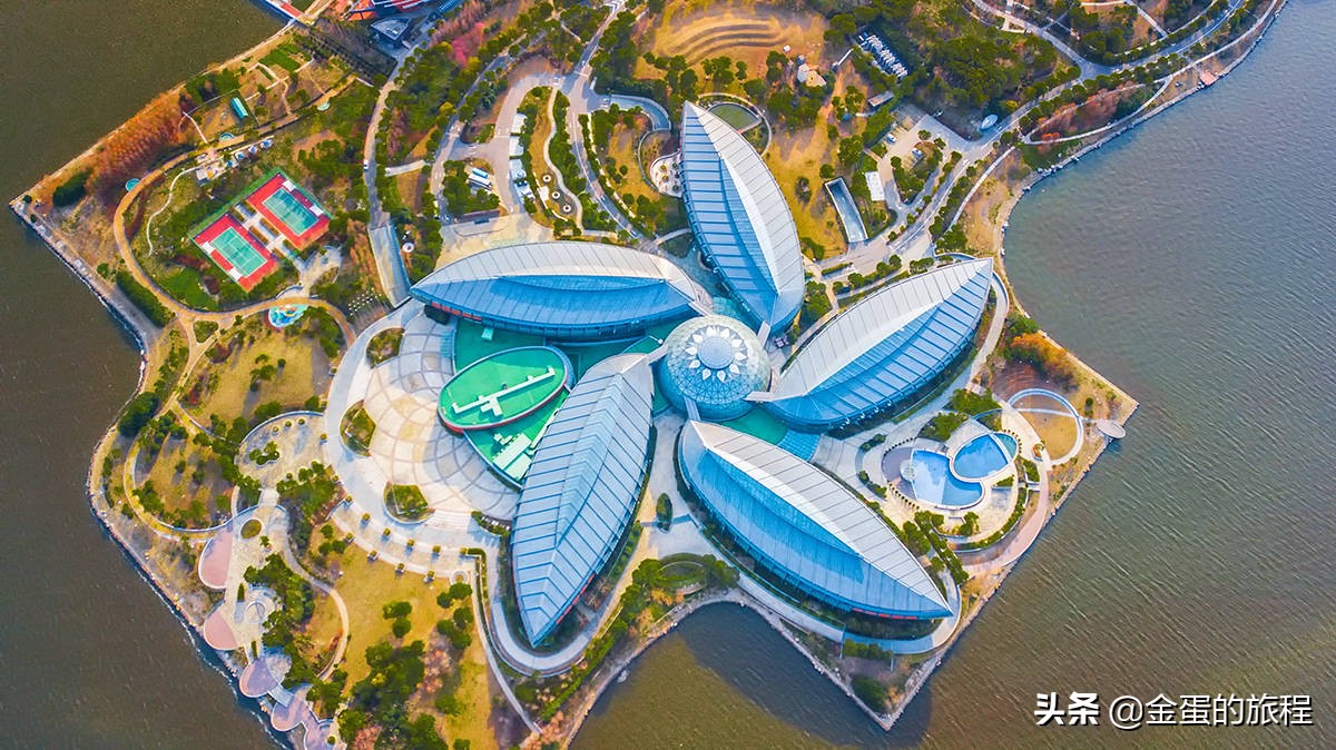 上海滴水湖湖底图片,上海人工滴水湖