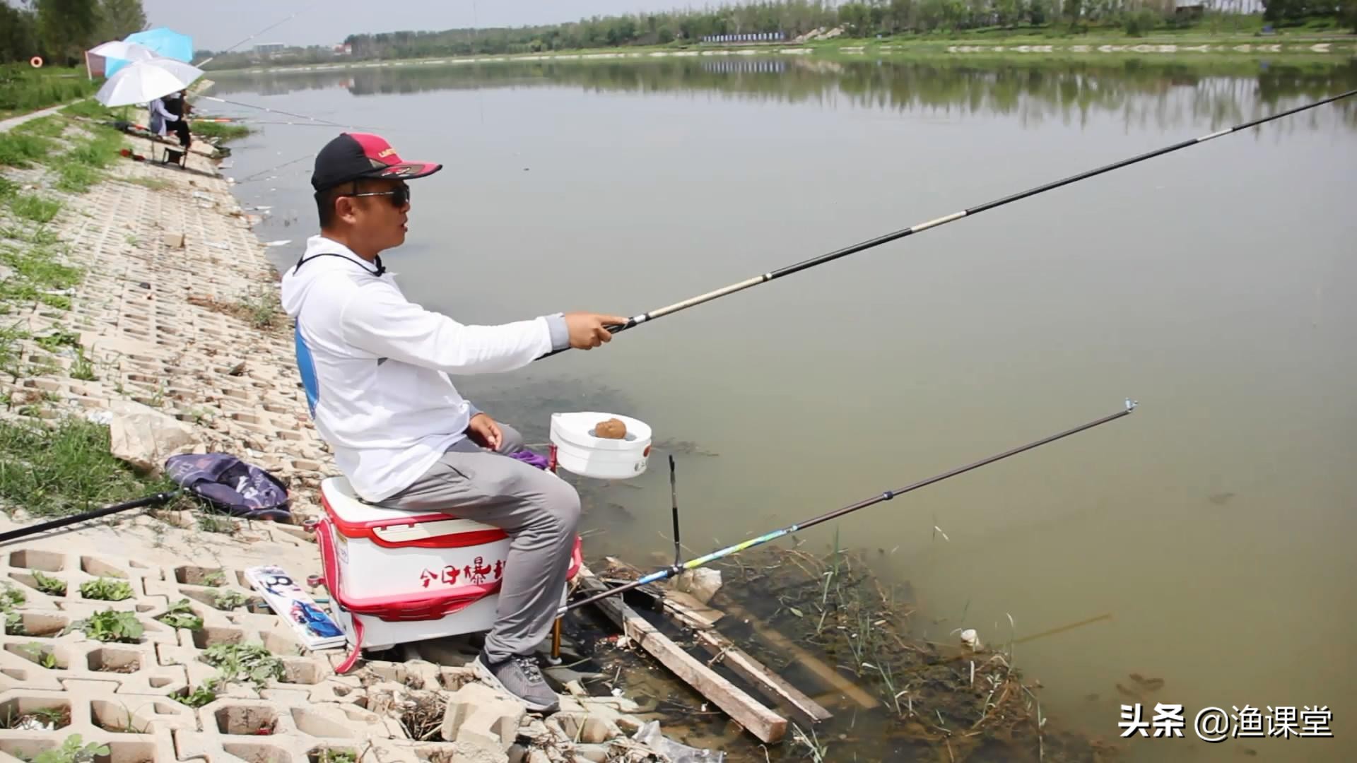 钓鱼技巧钓大鱼如何提竿,钓鱼的技巧怎样可以更快钓到鱼