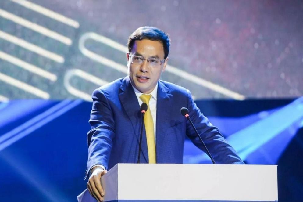 刚当首富三个月，千亿王国就崩了，最惨中国首富真是个大忽悠？