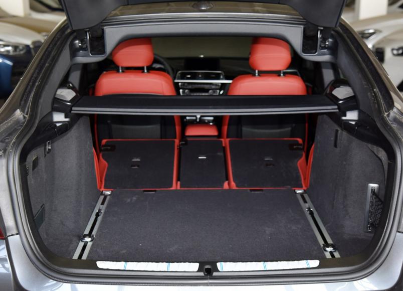 宝马3系gt2016款328i2.0t,国产后排座椅放倒全平的两厢小车