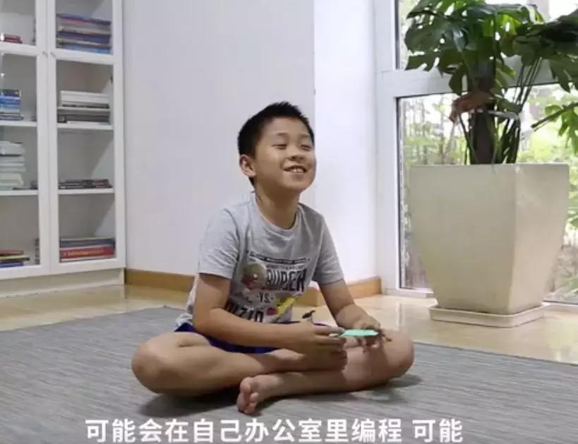 三个中产娃的暑假：每个孩子至少5个兴趣班，总开销4-8万