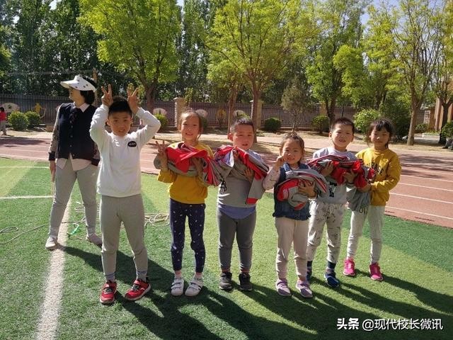 走向操场，“趣”跑步，“趣”踢球——尖草坪区恒大名都小学