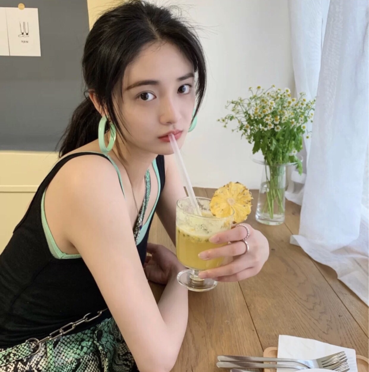 背心另类穿法,镂空背心搭配怎么变外搭