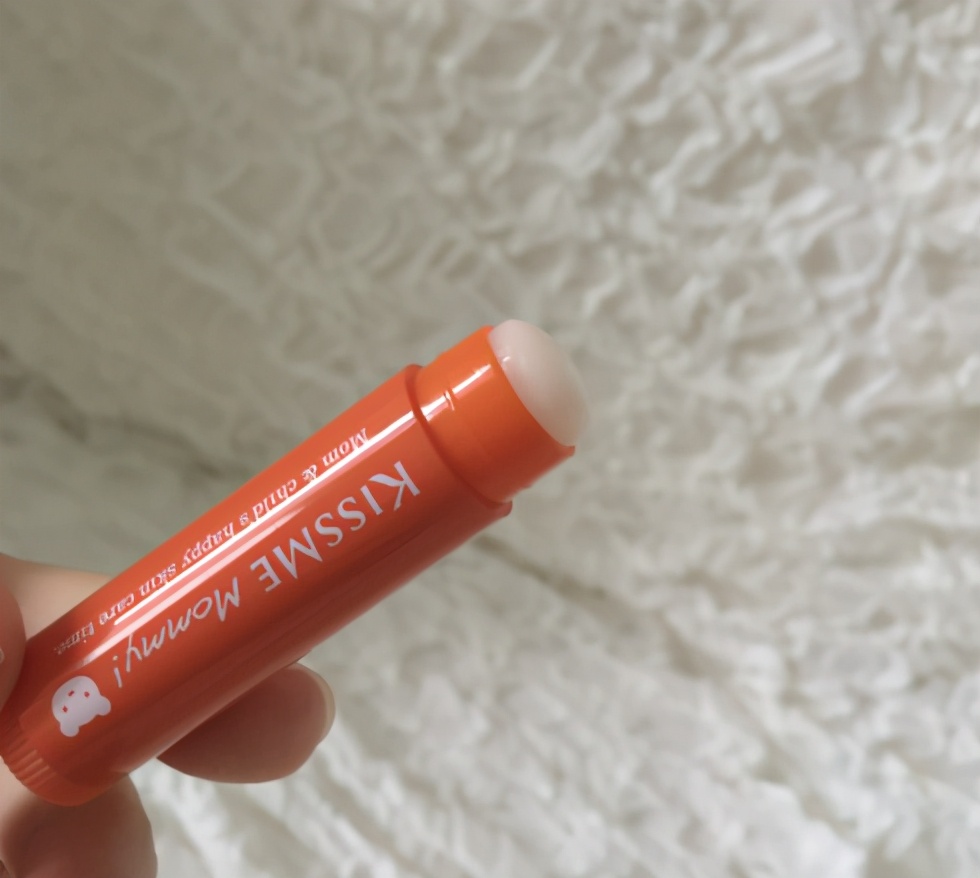 防干裂唇炎润唇膏,最近比较火的湿润嘴唇的唇膏