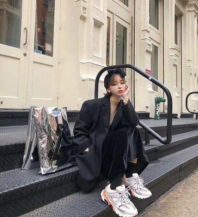 韩国短发漂亮的女星,韩国三大女神级电影演员短发