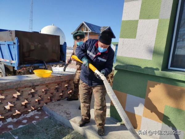 退役军人事务局防控工作方案,市退役军人事务局深入防控第一线