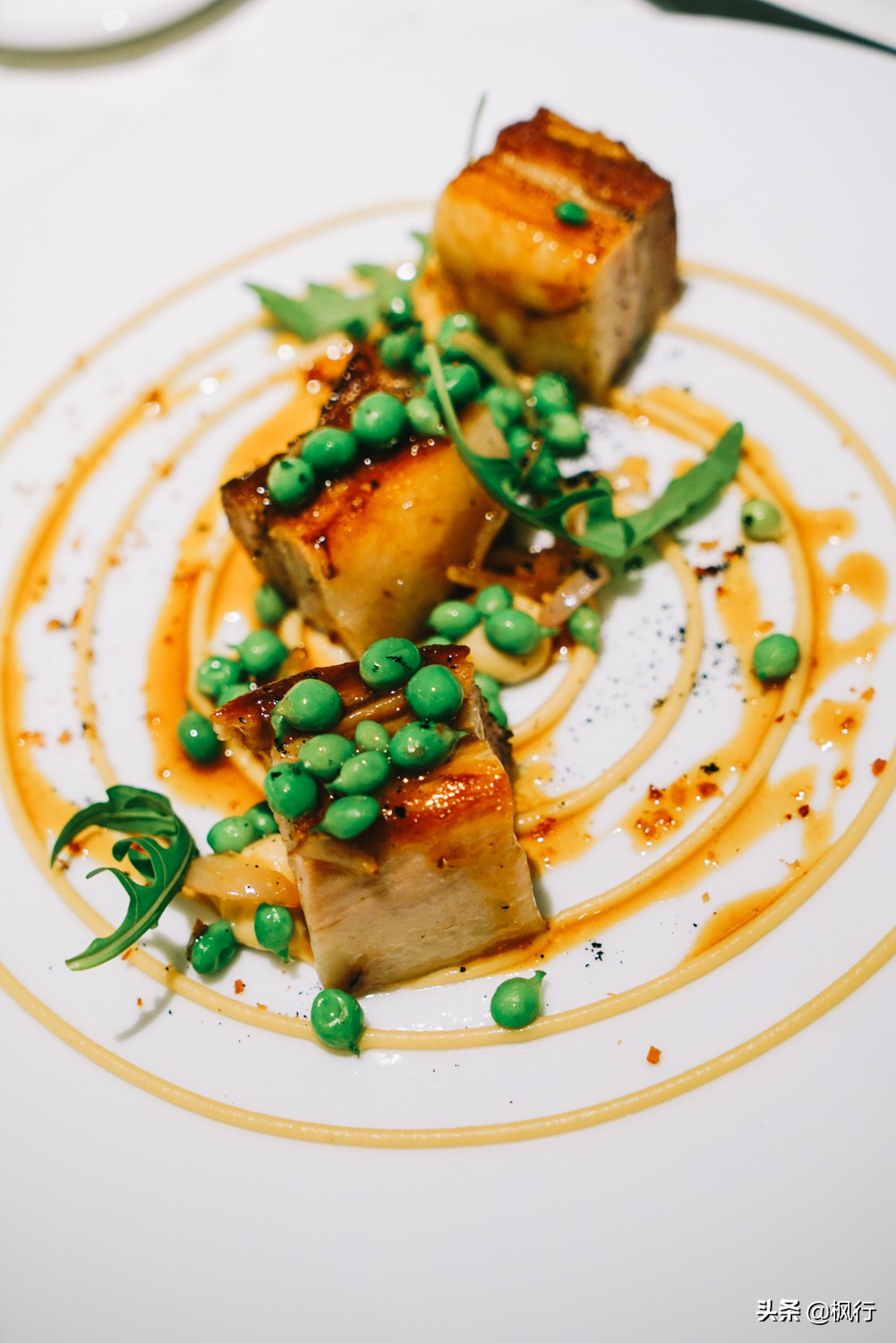 豪华王府饭店的餐厅周菜单，颜值高如帅主厨，老百姓也消费得起