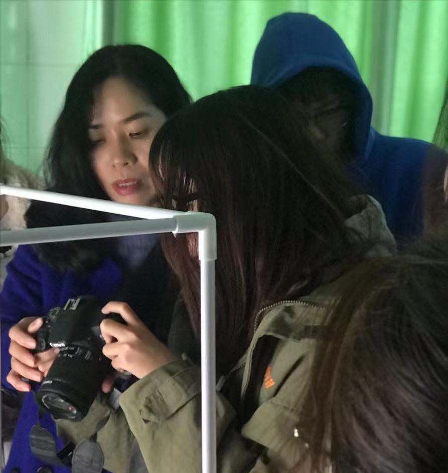 大学生相机拍照记录生活,学生用相机记录了所有照片