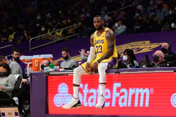 湖人签约完成詹姆斯续约条件出炉,詹姆斯宣布签约湖人球迷的反应