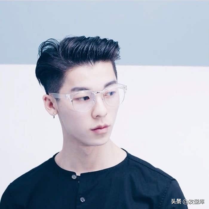 韩国男生的发型有哪些常见的款式,最流行的日式发型和韩式发型男士
