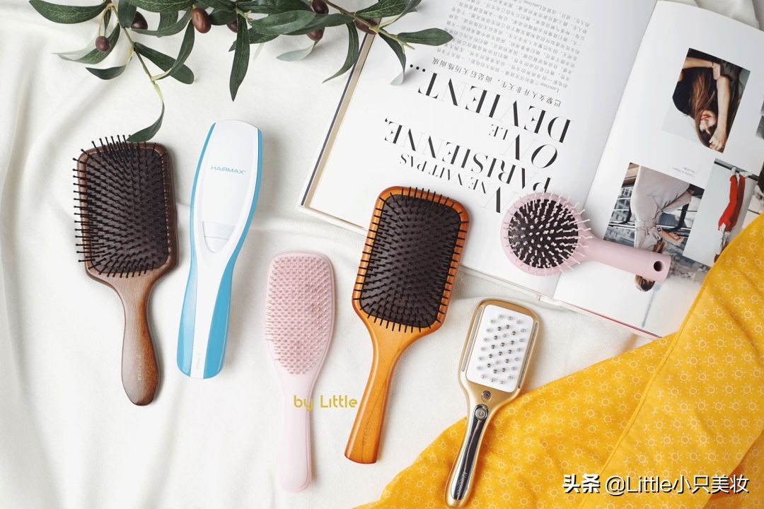 可以抚平毛躁碎发的梳子随身携带,适合湿梳的梳子
