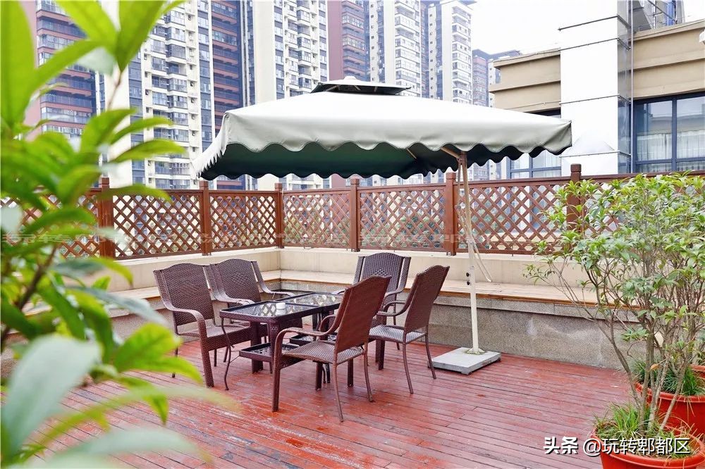 北有全聚德，南有兰烤鸭！云南小刀鸭入驻大蓉和，惹火郫都吃货圈