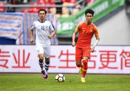 国足韦世豪为什么踢自家球门,国足韦世豪事件