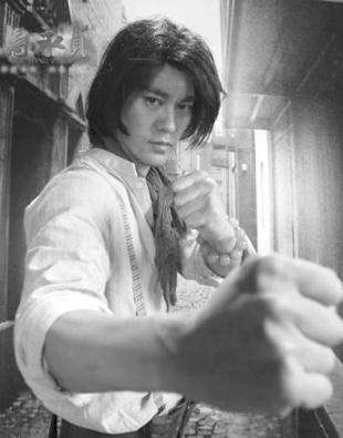 小伙用中国功夫以一敌百，让日本人无法进入中国土地