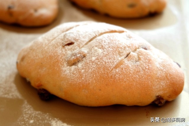 全麦葡萄干面包,抹茶全麦葡萄干面包