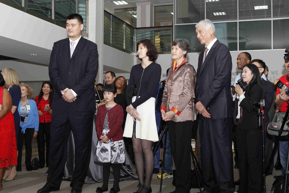 濮氭槑浠栧コ鍎跨幇鍦ㄥ楂樹簡,濮氭槑鐨勭幇鍦ㄥコ鍎胯韩楂樺灏戠背