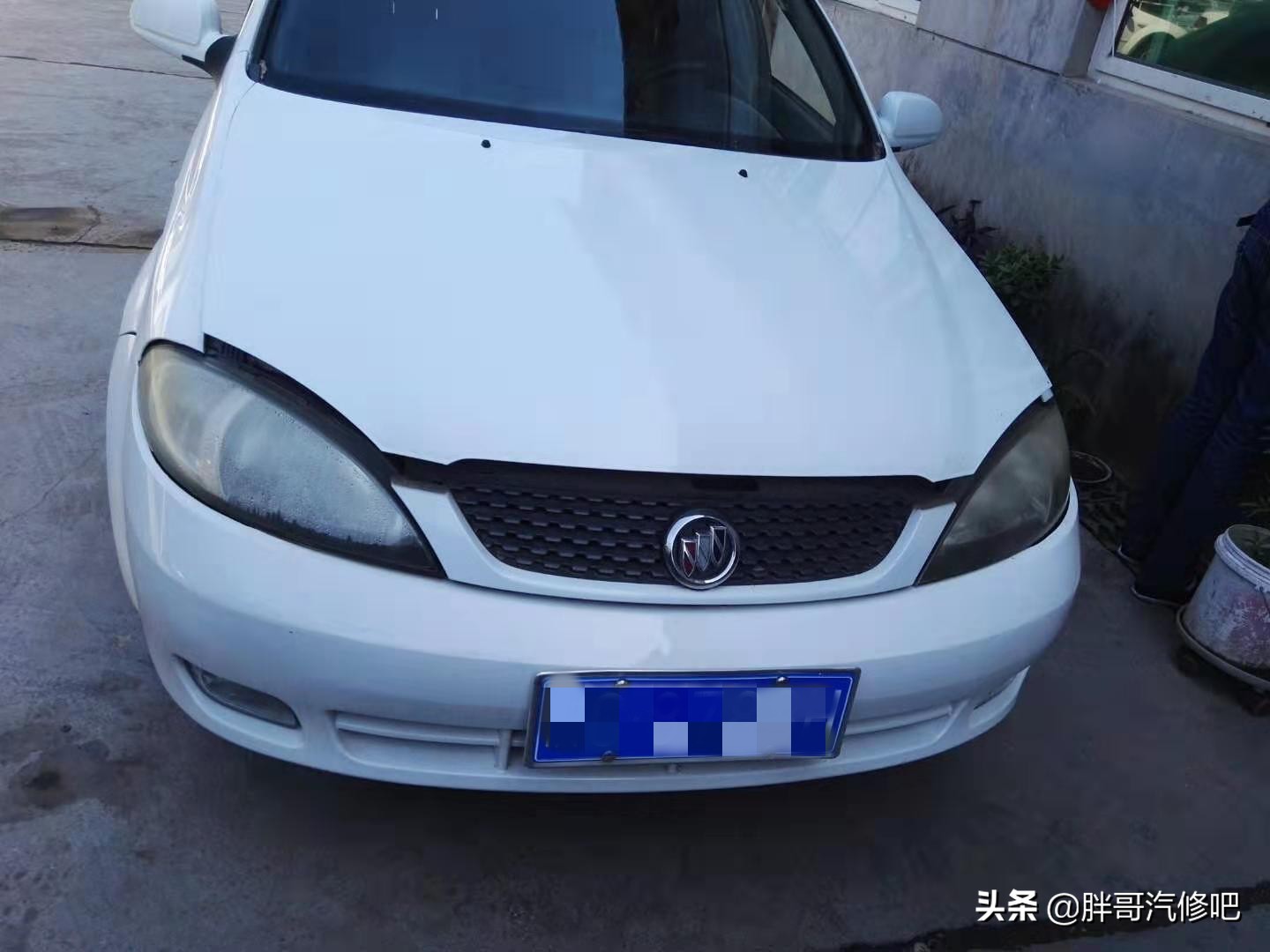 车灯发黄家用方法,大灯漏水发黄怎么补