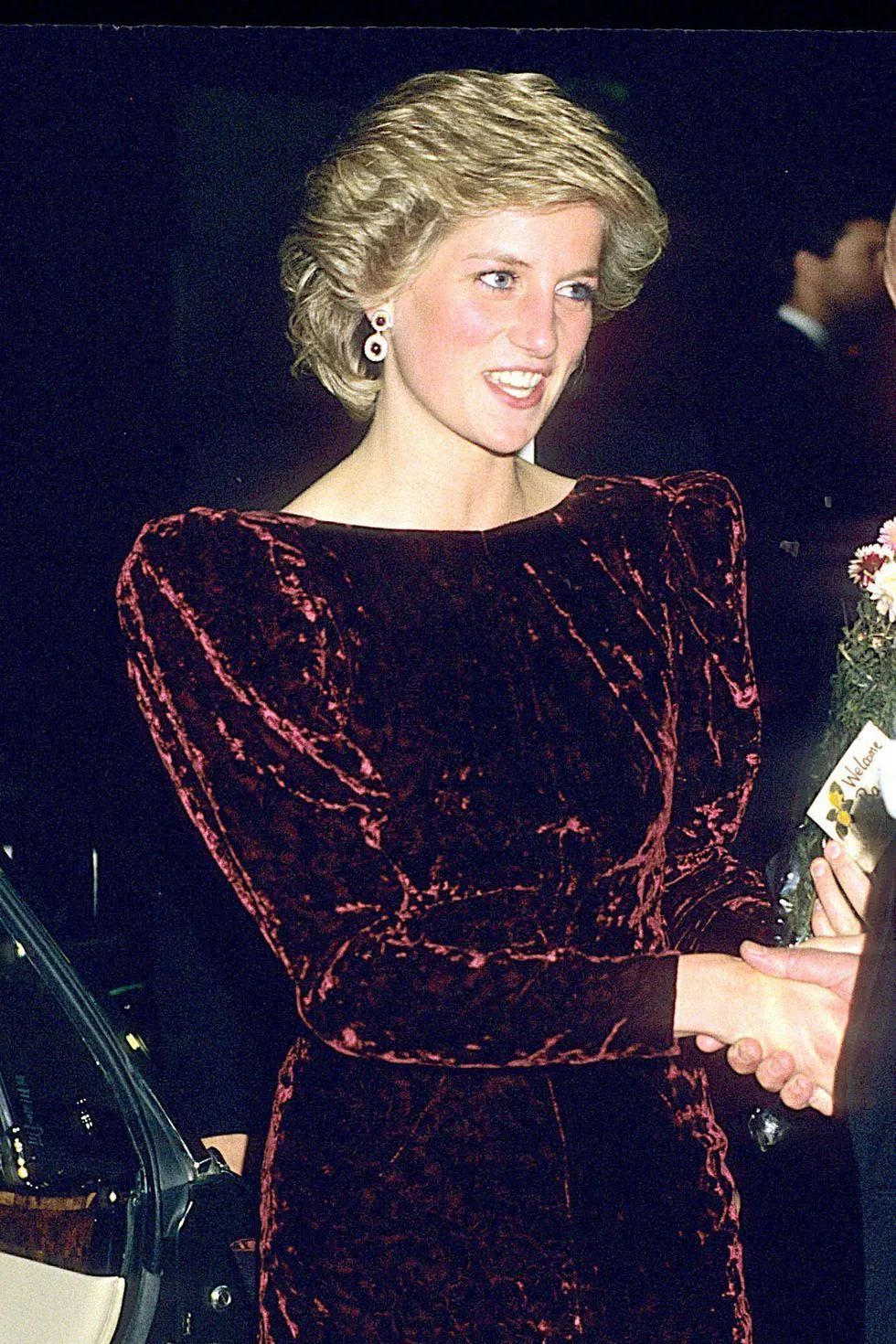 戴妃经典款戒指,戴妃蓝宝石珠宝