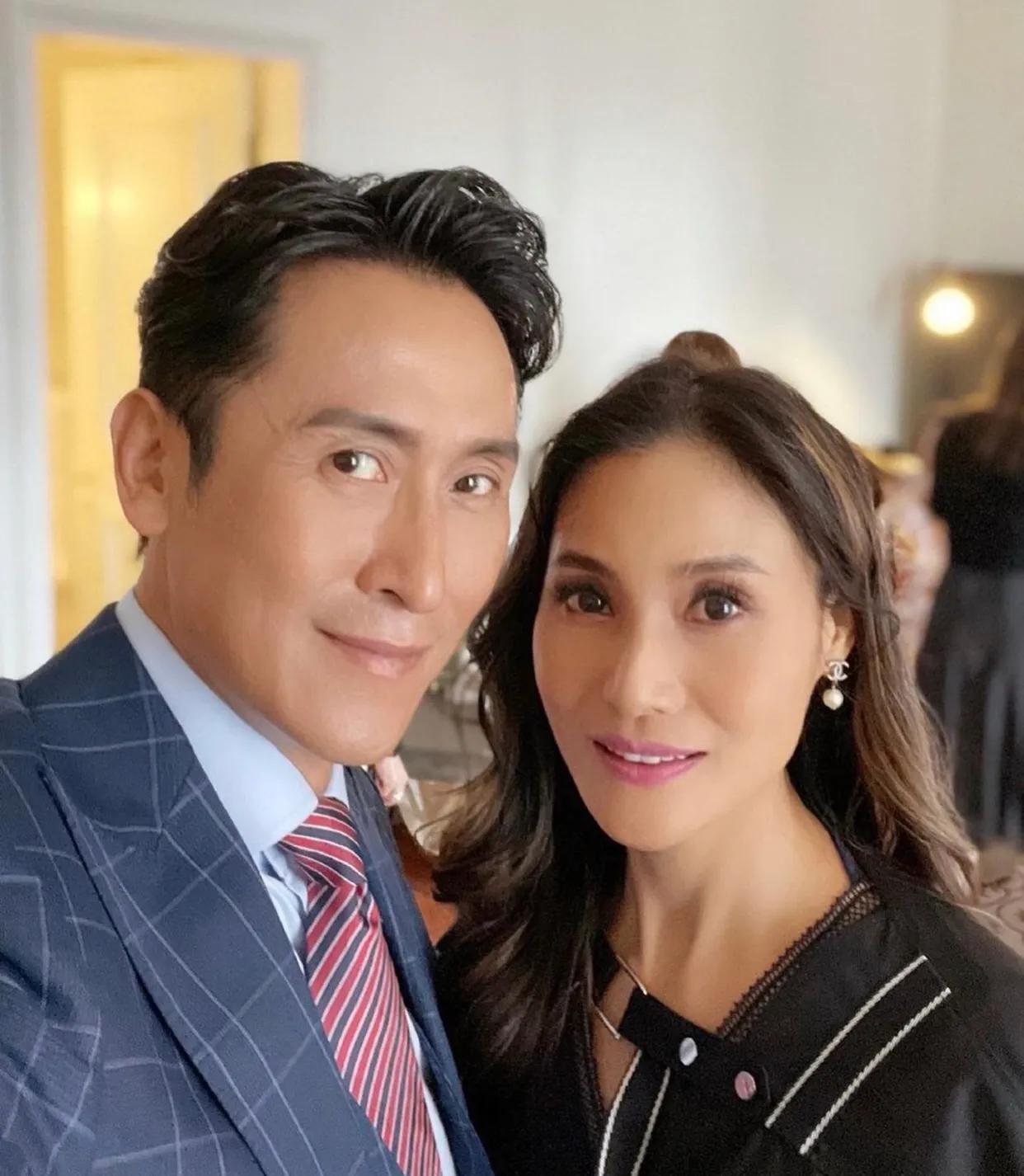 马德钟与妻子同框,马德钟一家三口同框合影