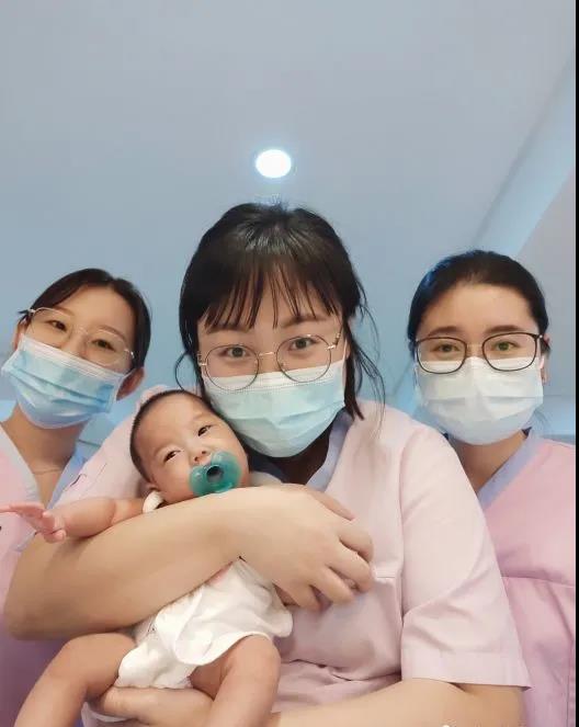 陪宝妈在月子中心坐月子,陪着宝妈一起锻炼